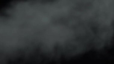 Siyah arkaplanda beyaz su buharı