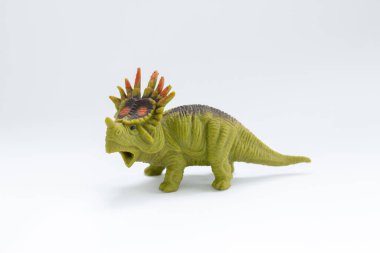 Beyaz arka planda oyuncak dinozor