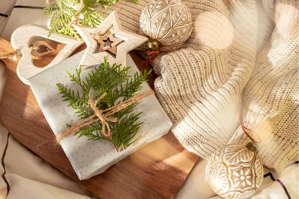 Şenlikli Noel ve Yeni Yıl dekorasyonları ve İskandinav tarzında doğal ve beyaz tonlarda el yapımı detaylarla sunuluyor.