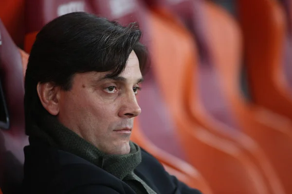 Montella ac Milán trenér během zápasu — Stock fotografie