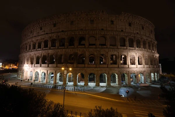 Colosseum with lights off to Earth Hour — Stock Photo, Image