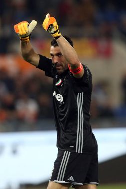 Pierluigi Buffon maç sırasında eylem