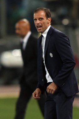 Massimilaino beraberlik içinde hareket 