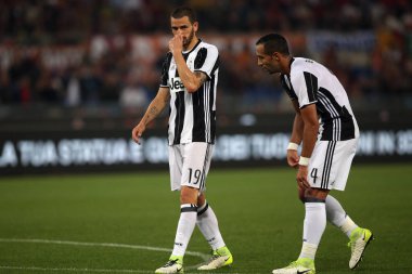 Bounicci ve Benatia maç sırasında 