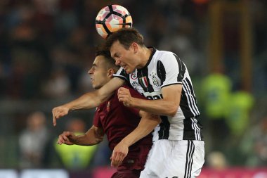 Lichtsteiner ve El Shaarawy eylem 