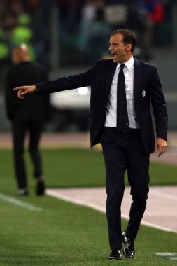 Massimilaino beraberlik içinde hareket 