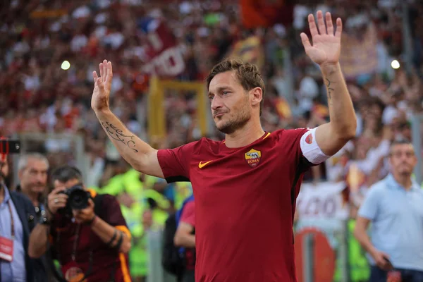 Seria A League match AS Roma vs Genua-laatste wedstrijd van Francesco Totti — Stockfoto