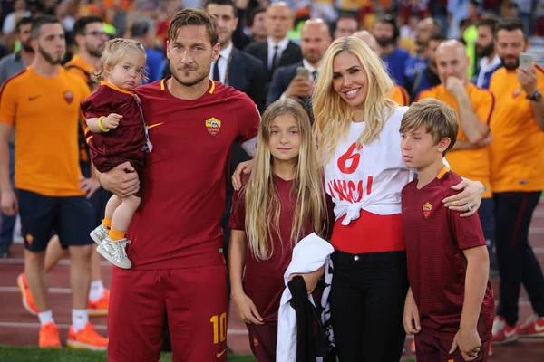 Seria A League mérkőzés mint Roma vs Genoa-utolsó mérkőzés Francesco Totti — Stock Fotó