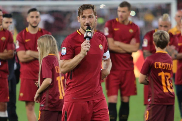 Seria A League match AS Roma vs Genua-laatste wedstrijd van Francesco Totti — Stockfoto