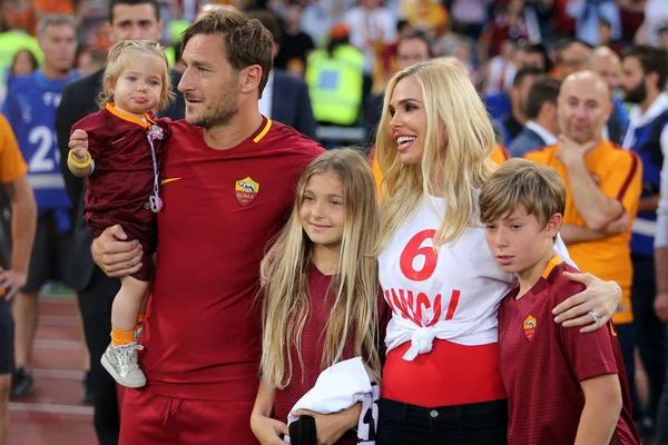 Seria A Liga partido AS Roma vs Génova - Último partido Francesco Totti — Foto de Stock