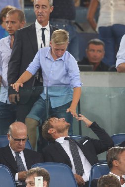 Francesco Totti in Tribuna consolato dal figlio cristian in Seri
