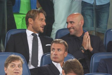 Francesco Totti in Tribuna consolato dal figlio cristian in Seri