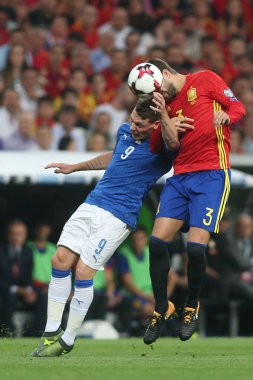 Marco Belotti ve Gerard Pique eylem