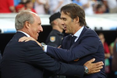 Lopetegui Ventura maçtan önce selamlıyor.