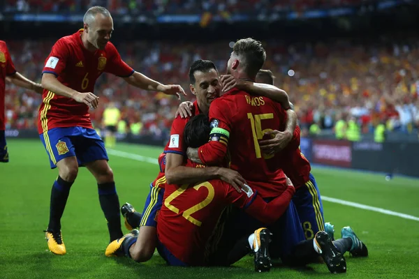 İspanya takım zafer kutluyor 