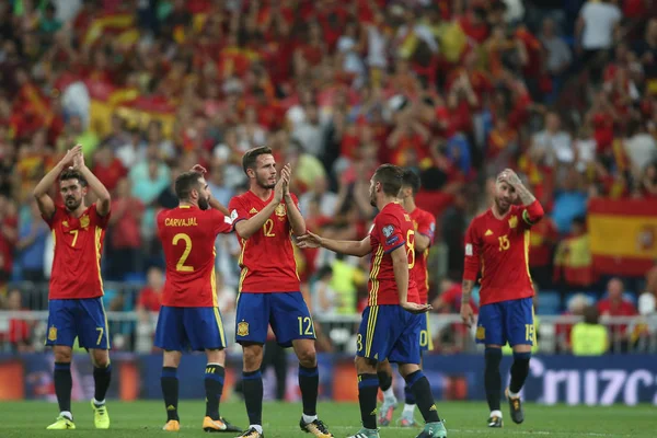 İspanya takım zafer kutluyor 