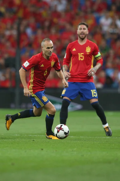 Andreas Iniesta em ação durante o jogo — Fotografia de Stock