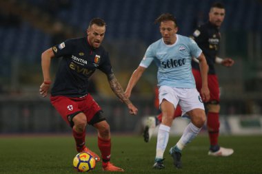 Rome, İtalya - 4 Şubat 2018: Rigoni ve Leiva maç Lazio rakip Genoa Roma Stadio Olimpico sırasında eylem