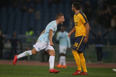Roma, İtalya - 19th Şubat 2018: Ciro hareketsiz golü ve maç sırasında Lazio vs Verona Stadio Olimpic adlı kutlamak