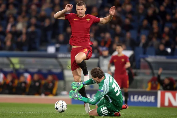 UEFA Champions League: Como Roma vs Shakhtar Donetsk —  Fotos de Stock