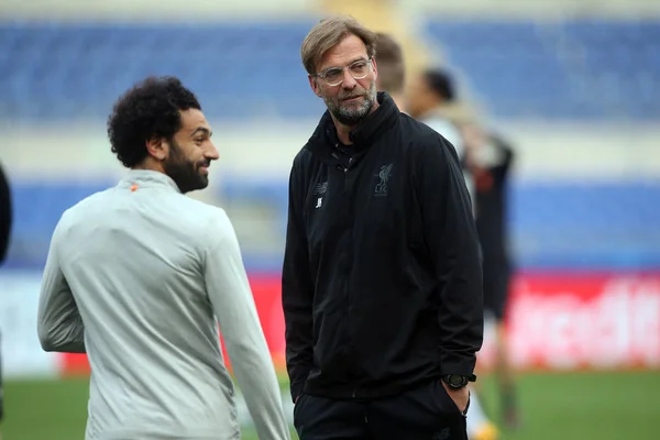 2018 5, Rome, İtalya - Mayıs: Jürgen Klopp ve Salah dinlemeye devam edebilirsiniz önce Uefa Şampiyonlar Ligi maç olarak Roma Rakip Liverpool Roma Olimpiyat Stadyumu.