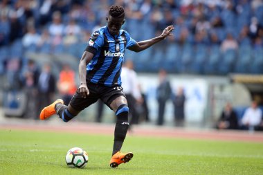 Rome, İtalya - 06 Mayıs 2018: Stadio Olimpico, Roma, İtalya. Serie A. Ss Lazio vs Atalanta. Musa Barrow eylem sırasında Serie A futbol maç Lazio vs Atalanta Roma Stadio Olimpico