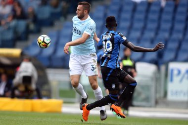 Rome, İtalya - 06 Mayıs 2018: Stadio Olimpico, Roma, İtalya. Serie A. Ss Lazio vs Atalanta. De Vrij içinde hareket sırasında Serie A futbol maç Lazio vs Atalanta Roma Stadio Olimpico