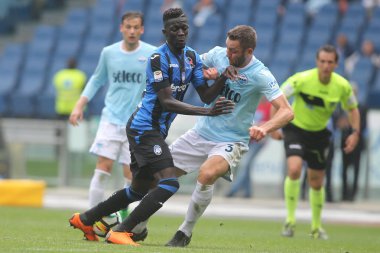 Rome, İtalya - 06 Mayıs 2018: Stadio Olimpico, Roma, İtalya. Serie A. Ss Lazio vs Atalanta. Musa Barrow ve De Vrij Serie A futbol sırasında eylem Lazio vs Atalanta Roma Stadio Olimpico maç