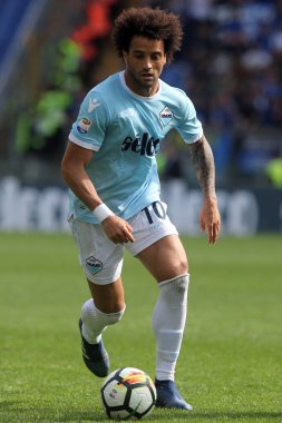Rome, İtalya - 06 Mayıs 2018: Stadio Olimpico, Roma, İtalya. Serie A. Ss Lazio vs Atalanta. Felipe Anderson eylem sırasında Serie A futbol maç Lazio vs Atalanta Roma Stadio Olimpico