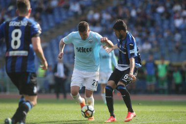 Rome, İtalya - 06 Mayıs 2018: Stadio Olimpico, Roma, İtalya. Serie A. Ss Lazio vs Atalanta. Milinkovic eylem sırasında Serie A futbol maç Lazio vs Atalanta Roma Stadio Olimpico