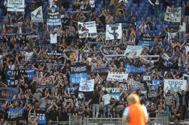 Rome, İtalya - 06 Mayıs 2018: Stadio Olimpico, Roma, İtalya. Serie A. Ss Lazio vs Atalanta. Lazio vs Atalanta Roma Stadio Olimpico Atalanta destekçileri eylem sırasında Serie A futbol maç