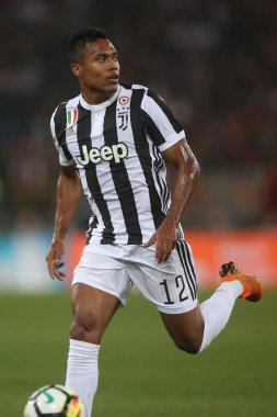 Rome, İtalya - 13 Mayıs 2018: Serie A. Rakip Fc Juventus. Alex Sandro eylem sırasında Serie A futbol maç olarak Roma Rakip Juventus Roma Stadio Olimpico