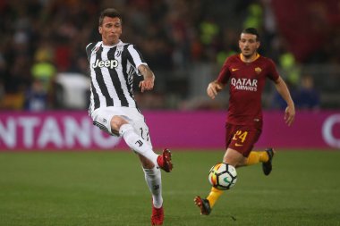 Rome, İtalya - 13 Mayıs 2018: Serie A. Roma vs Fc Juventus.Mario Mandzukic Serie A futbol sırasında eylem olarak Roma Rakip Juventus Roma Stadio Olimpico maç.