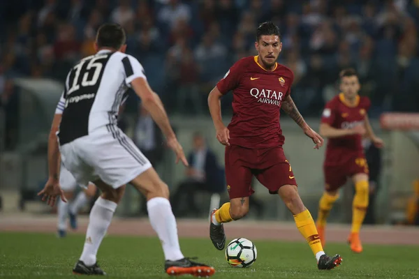 Rome, İtalya - 13 Mayıs 2018: Serie A. Roma vs Fc Juventus.Lorenzo Pellegrini Serie A futbol sırasında eylem olarak Roma Rakip Juventus Roma Stadio Olimpico maç.