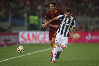 13.05.2018. Stadio Olimpico, Roma, İtalya. Serie A. Roma vs Fc Juventus.Mario Mandzukic ve Fazio Serie A futbol sırasında eylem olarak Roma Rakip Juventus Roma Stadio Olimpico maç.