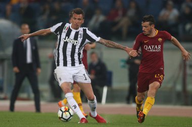 13.05.2018. Stadio Olimpico, Roma, İtalya. Serie A. Roma vs Fc Juventus.Mario Mandzukic ve Florenzi Serie A futbol sırasında eylem olarak Roma Rakip Juventus Roma Stadio Olimpico maç.