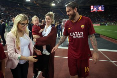13.05.2018. Stadio Olimpico, Roma, İtalya. Serie A. Rakip Fc Juventus. Daniele De Rossi ile ailesi, onun kız arkadaşı Sara Felberbaum, oğlu Noah, Rosa ve Gaia, Serie A futbol sonunda rakip olarak Roma Stadio Olimpico Juventus maç.