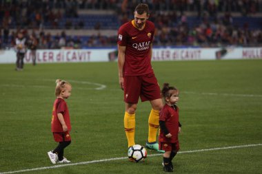 13.05.2018. Stadio Olimpico, Roma, İtalya. Serie A. Rakip Fc Juventus. Dzeko Serie A futbol sonunda ailesiyle maç olarak Roma Rakip Juventus Roma Stadio Olimpico
