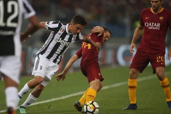 13.05.2018. Stadio Olimpico, Roma, İtalya. Serie A. Rakip Fc Juventus. Paulo Dybala ve Florenzi Serie A futbol sırasında eylem olarak Roma vs Roma Stadio Olimpico Juventus maç