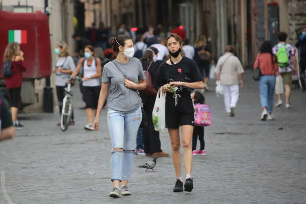 이탈리아 2020 로마의 피오리 마스크를 사람들 이탈리아에서의 Covid — 스톡 사진