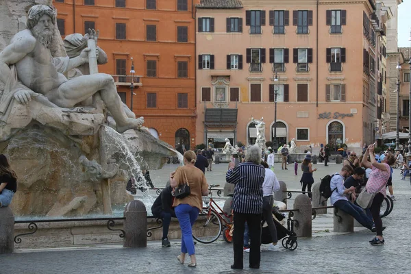 Roma Італія Травня 2020 Сім Масці Piazza Navona Перші Вихідні — стокове фото