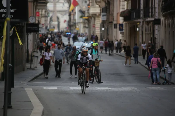 Roma Italien Mai 2020 Fahrradfahrer Bringen Lebensmittel Die Del Corso — Stockfoto