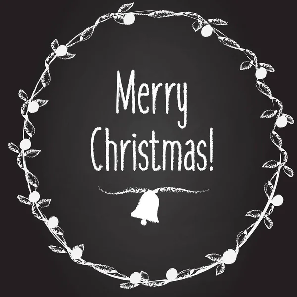 Feliz Navidad vector fondo con corona dibujada a mano. Eslogan de saludos de vacaciones de invierno en pizarra, pancarta — Vector de stock