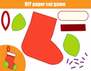DIY çocuk eğitim yaratıcı oyunu. Kağıt kesme etkinliği. Bir yeni yıl, Noel çorap tutkal ile yapmak