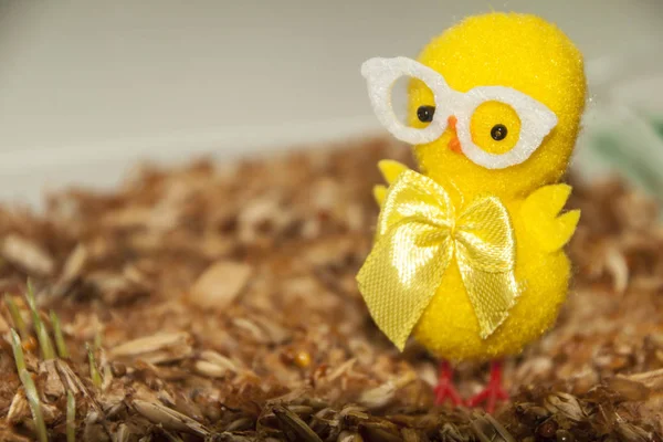 Bonito figura de decoração de frango amarelo — Fotografia de Stock