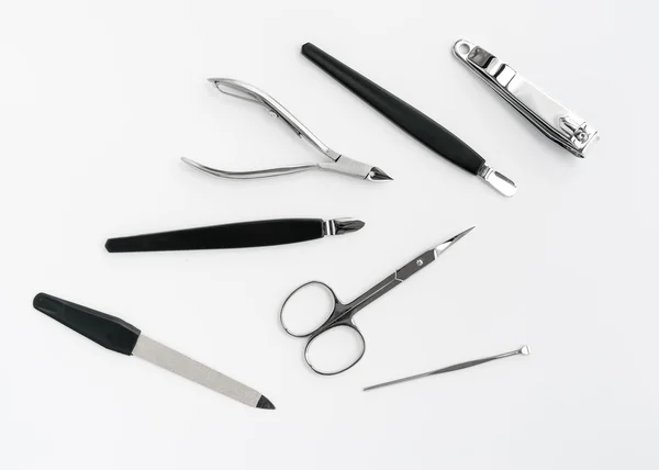 Manicure instrumenten ingesteld op witte achtergrond bovenaanzicht — Stockfoto