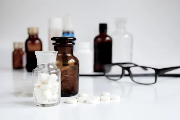 Εμφιαλωμένο κανείς χάπια στο γραφείο ιατρών — Φωτογραφία Αρχείου
