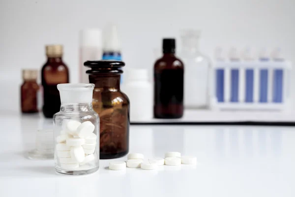 Check pills in laboratory no one — Stockfoto