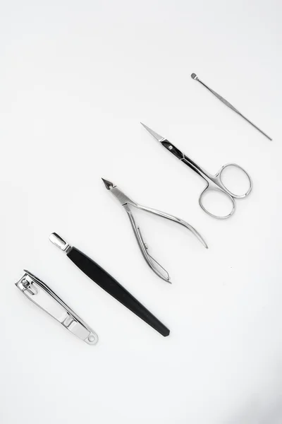 Instrumentos de manicura conjunto sobre fondo blanco vista superior — Foto de Stock