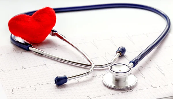 Stethoscope on white background with plush heart and cardiogram — Stock Photo, Image